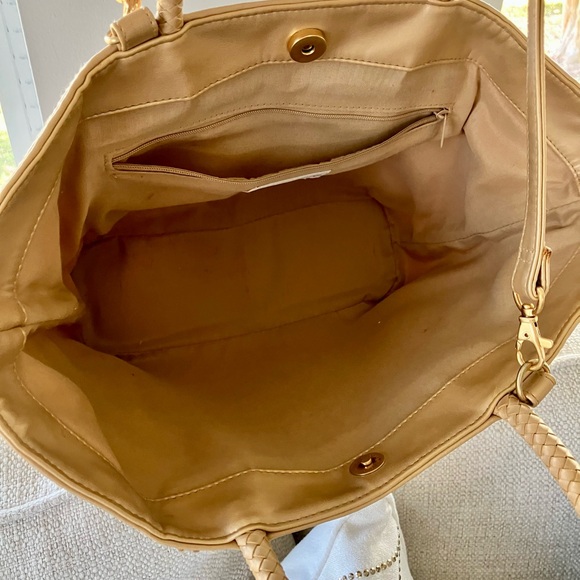 Worthington Gold Woven Crossbody Bag, Beautiful Golden Color, adjustable Sizes. - Picture 11 of 16